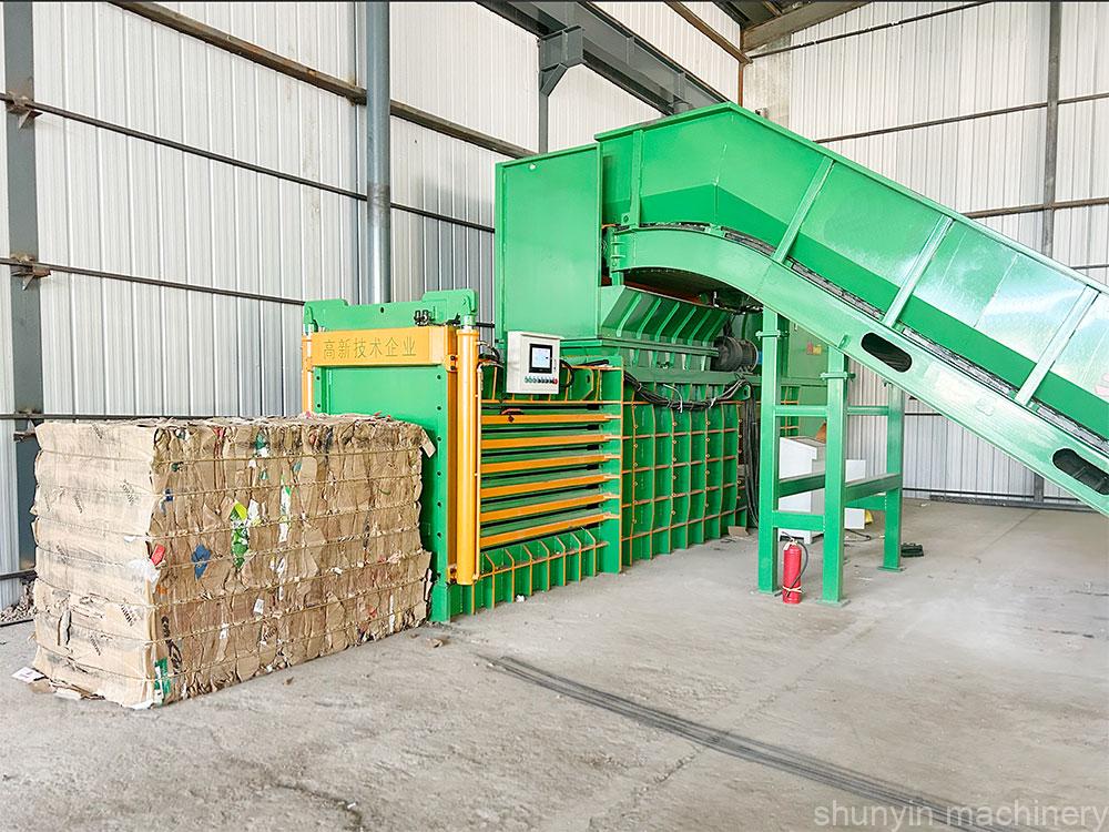 High-capacity horizontal baler for continuous and efficient recycling processes.  