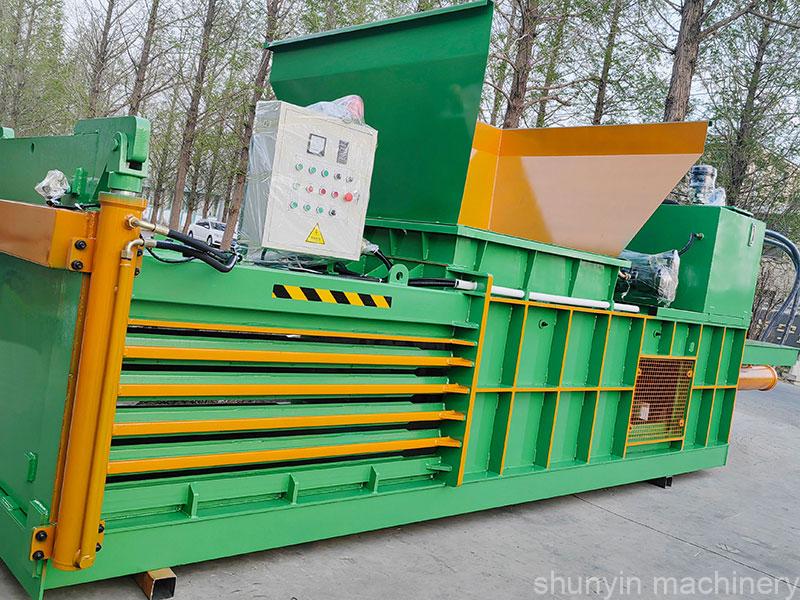 High-efficiency horizontal recycling compactor for industrial waste and materials