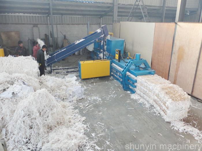 Automatic tie horizontal baler for waste compression and packaging