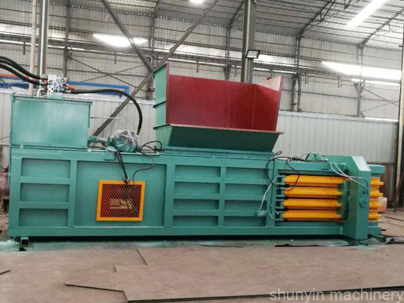 Horizontal waste baling equipment for industrial use and large-scale recycling. 