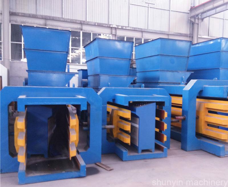 Horizontal hydraulic compression machine for high-efficiency waste handling and packaging.