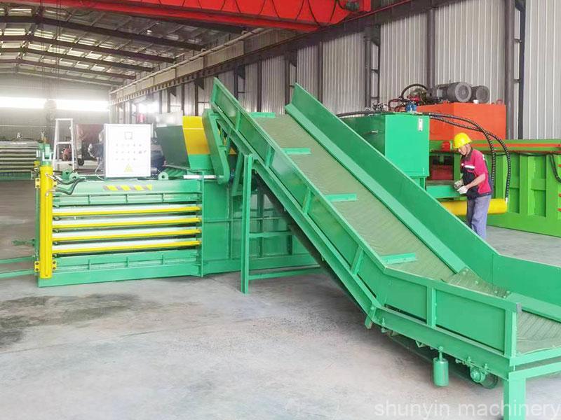 Durable horizontal waste recycling baler for efficient waste management.