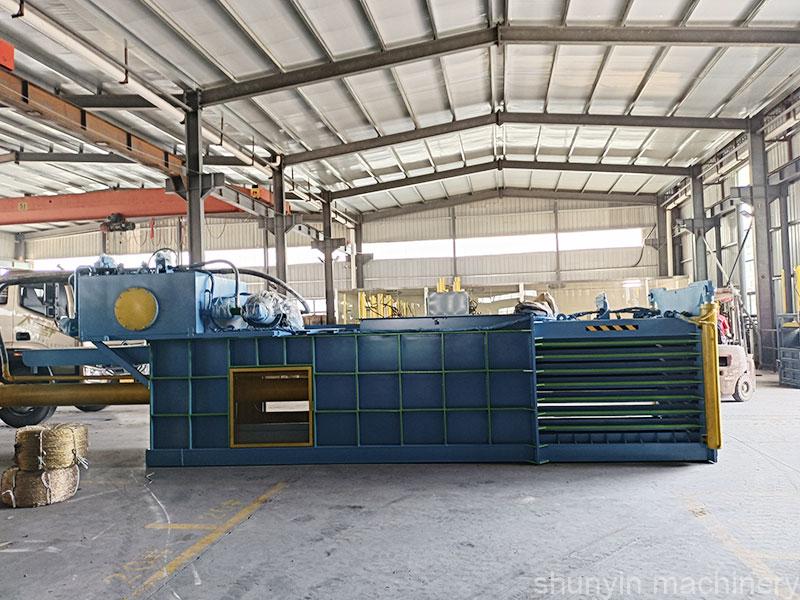 Shunyin's horizontal baler for effective material recycling and waste reduction.