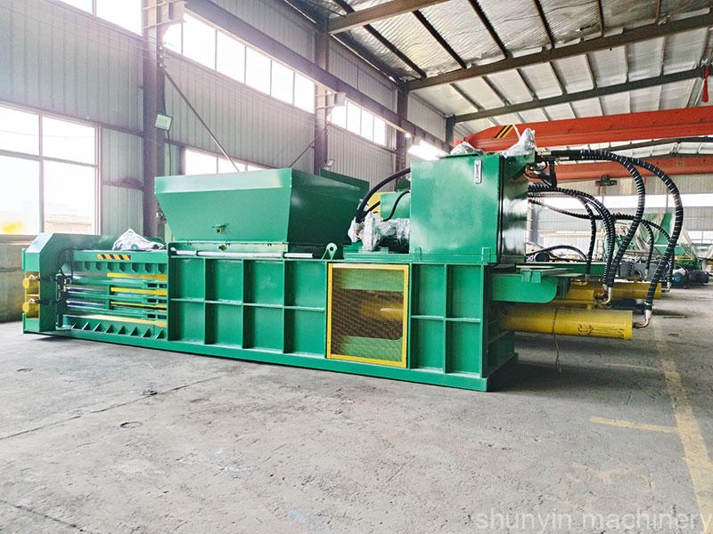 Horizontal baling press for cardboard: Robust baling press specifically designed for effective cardboard compression.