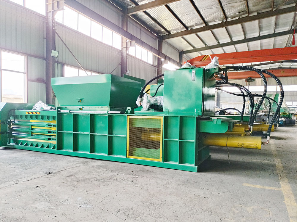 Semi-automatic horizontal baler for cost-effective, high-efficiency waste management.