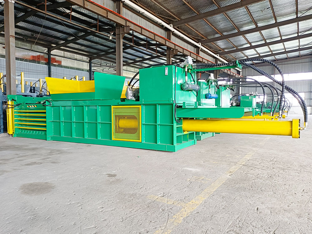 High-quality horizontal baler for efficient waste management and recycling solutions.