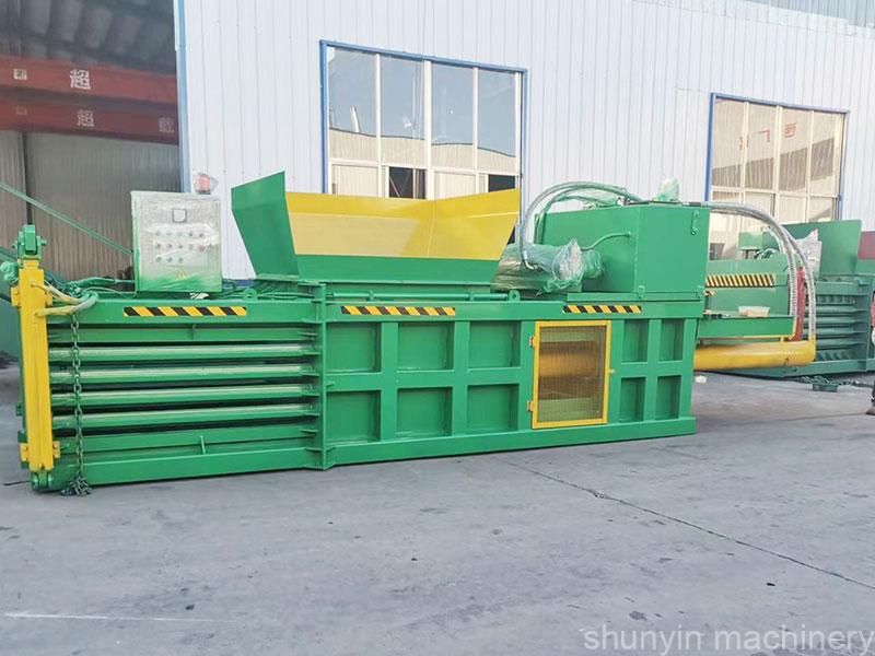 Heavy-duty horizontal baling press for industrial waste management