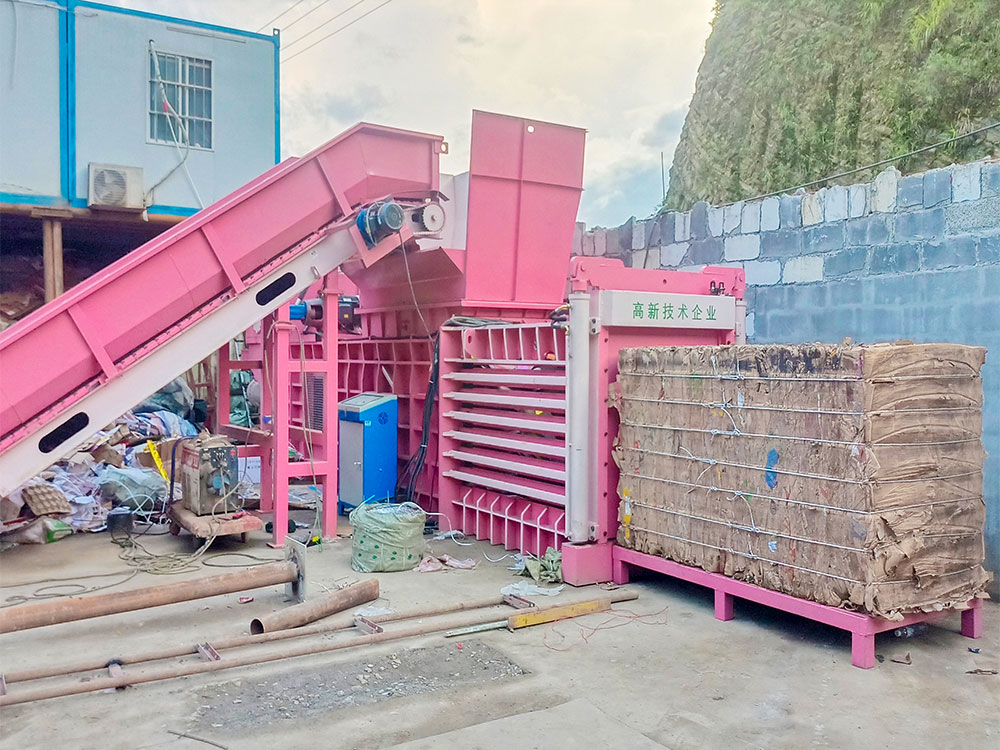 Horizontal baler for cardboard and paper waste recycling