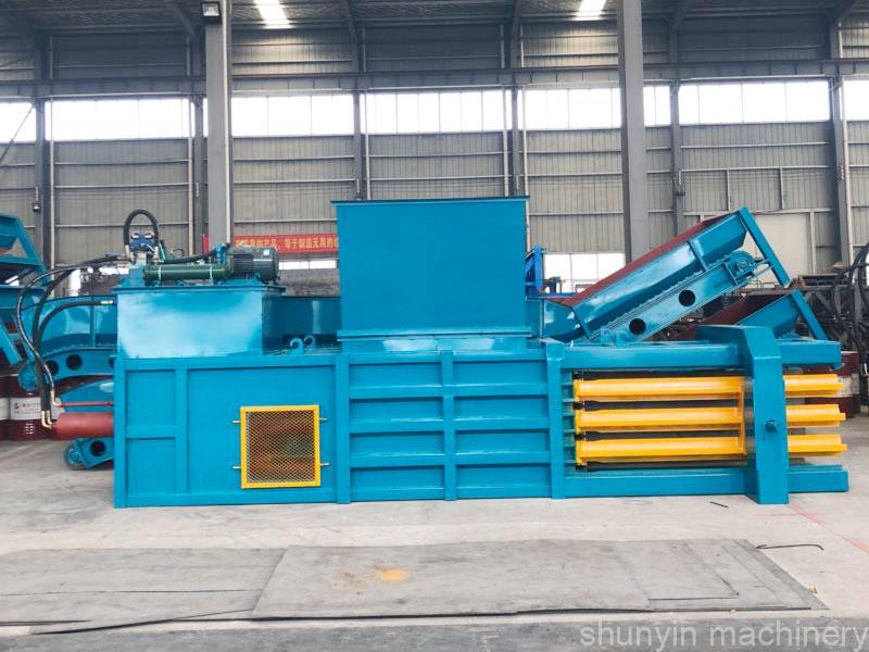 Efficient hydraulic horizontal compaction baler for industrial waste recycling