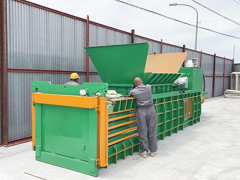 Horizontal hydraulic baler for efficient waste compaction and recycling