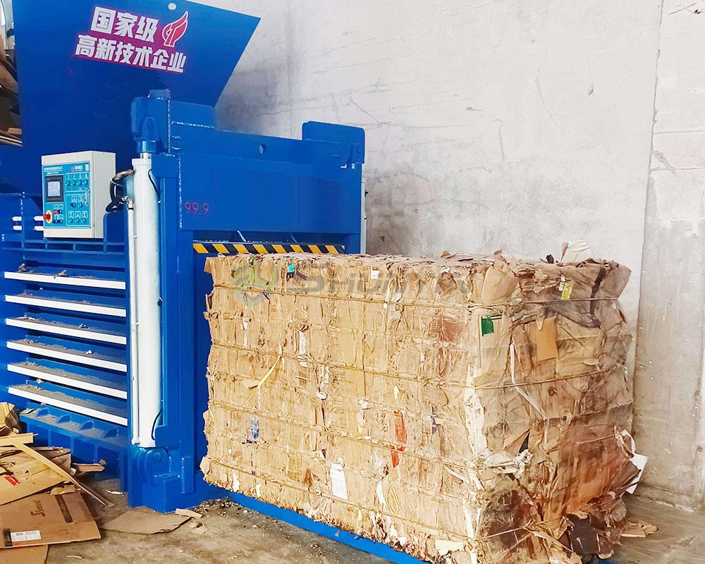 Horizontal baling machine designed for compacting paper waste.