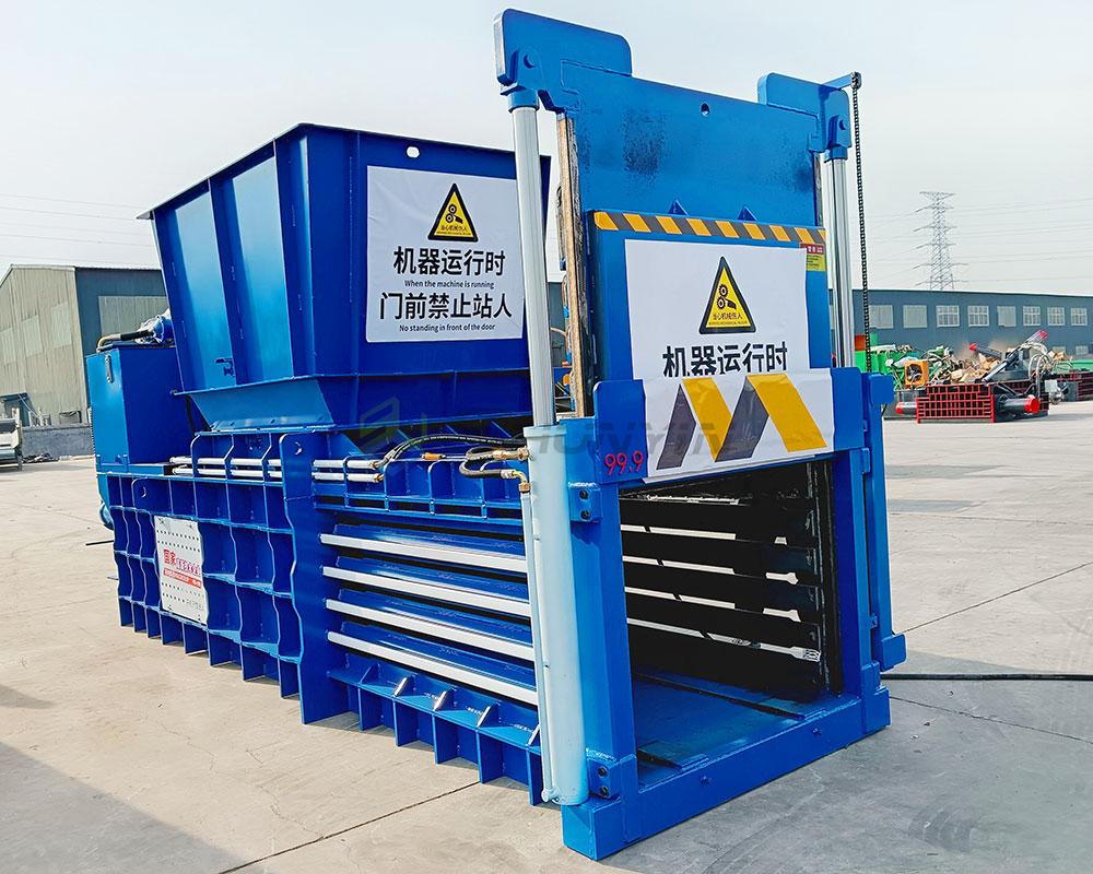 Reliable horizontal scrap baling machine for metal and plastic waste.