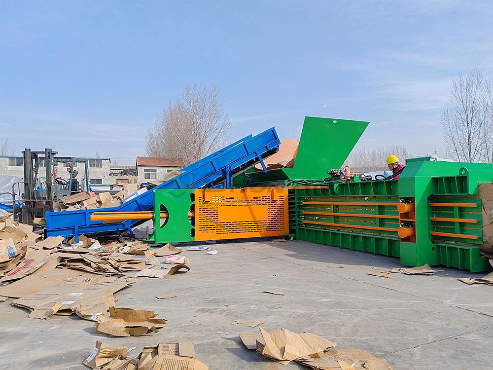 Horizontal compaction baler ideal for large-scale waste handling and recycling.