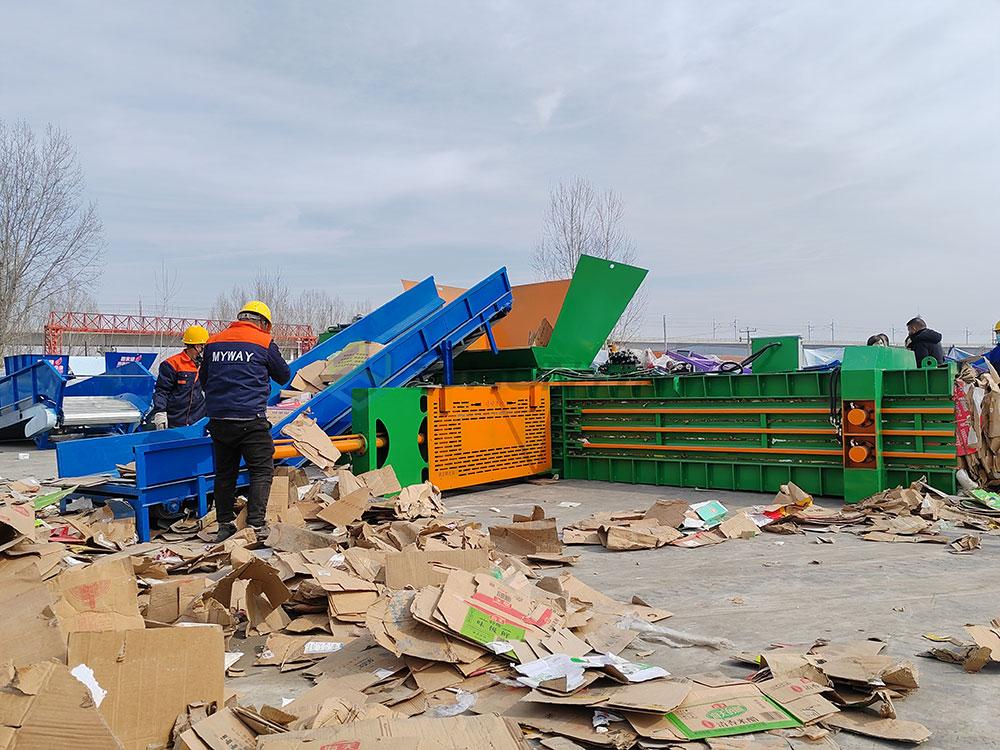 Hydraulic press mechanism in industrial baling machine metal baler machine