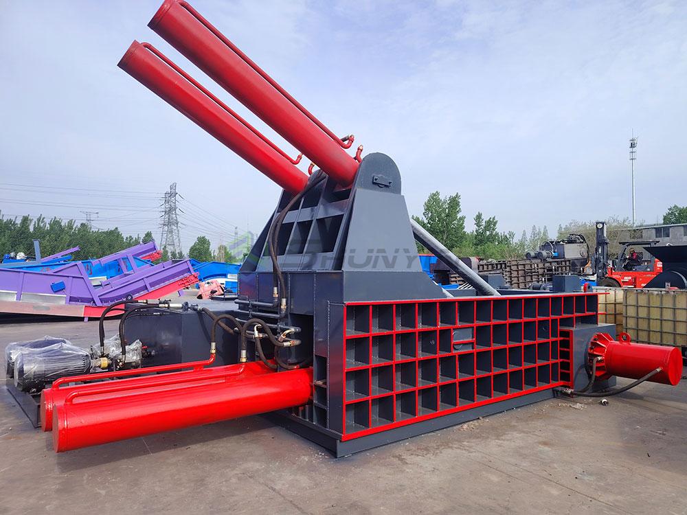 Hydraulic baler machine in factory