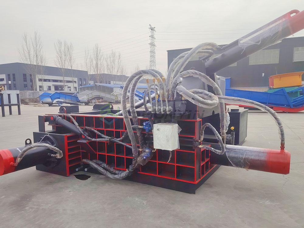 Hydraulic metal compactor machine