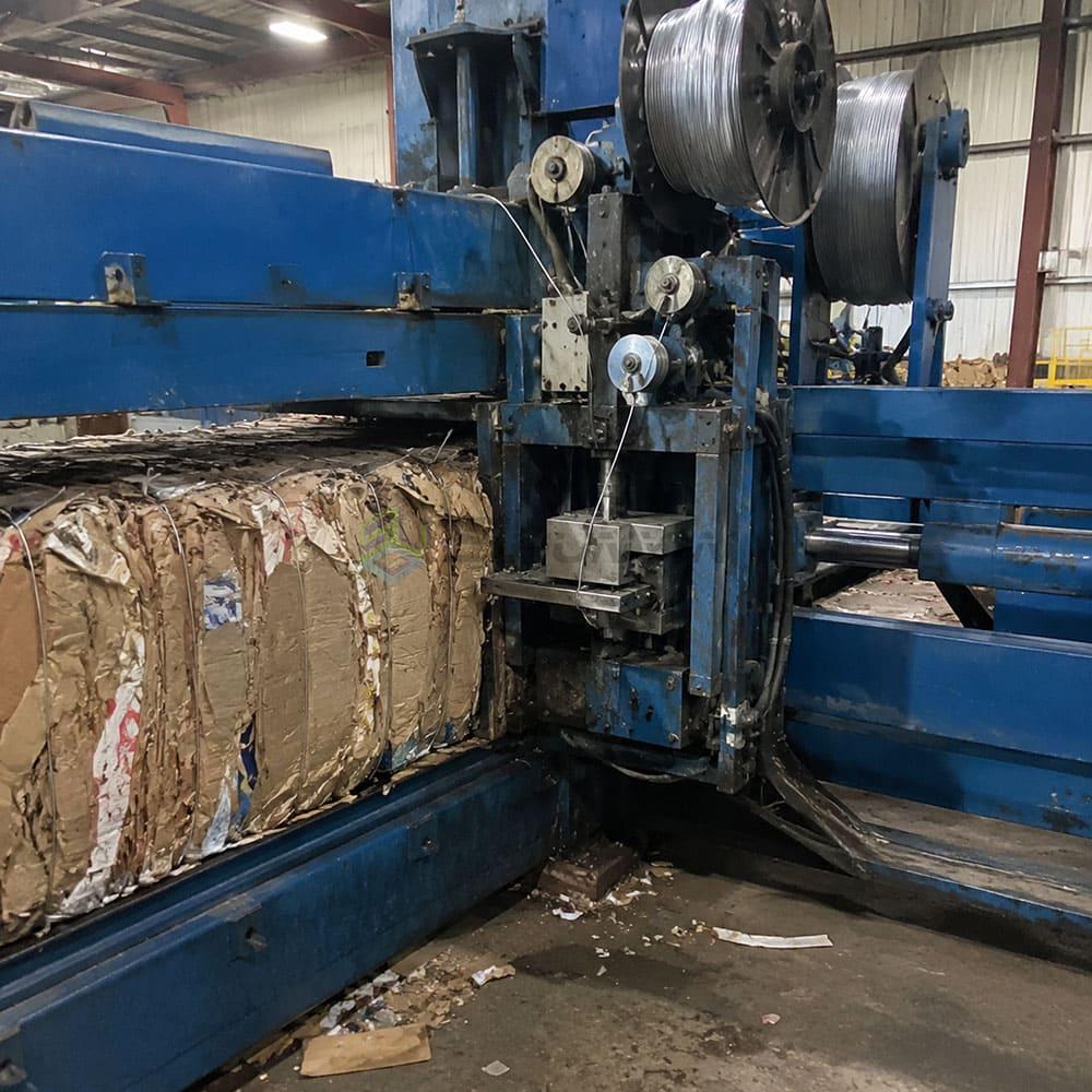 Hydraulic compression system components in a horizontal hydraulic baler machine hydraulic cylinder and platen assembly on horizontal baler