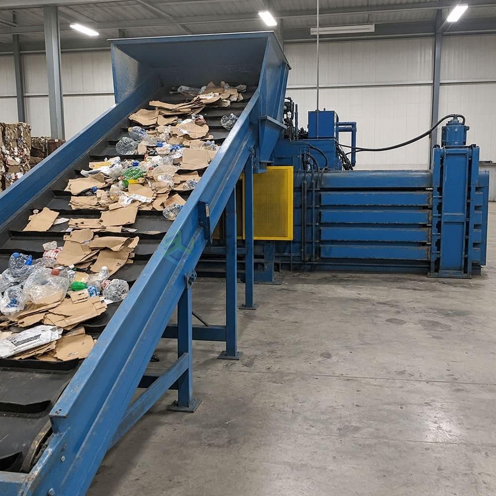 Feeding system for horizontal balers Horizontal baler feeding system