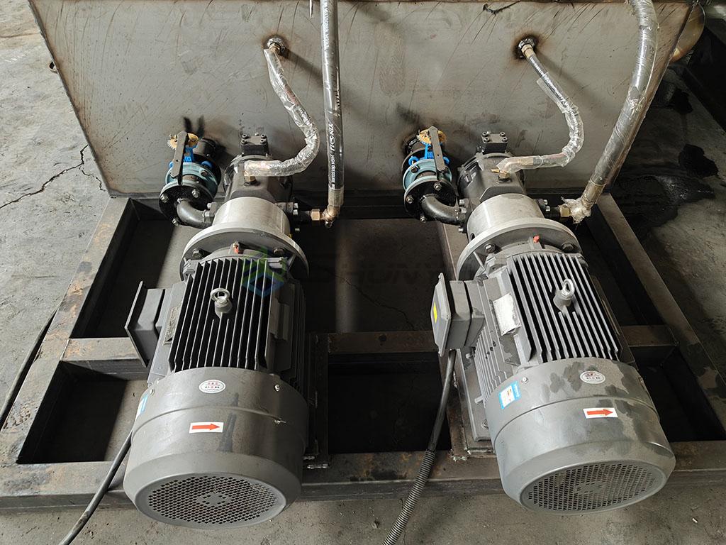 Hydraulic scrap baler loading materials into the compression chamber